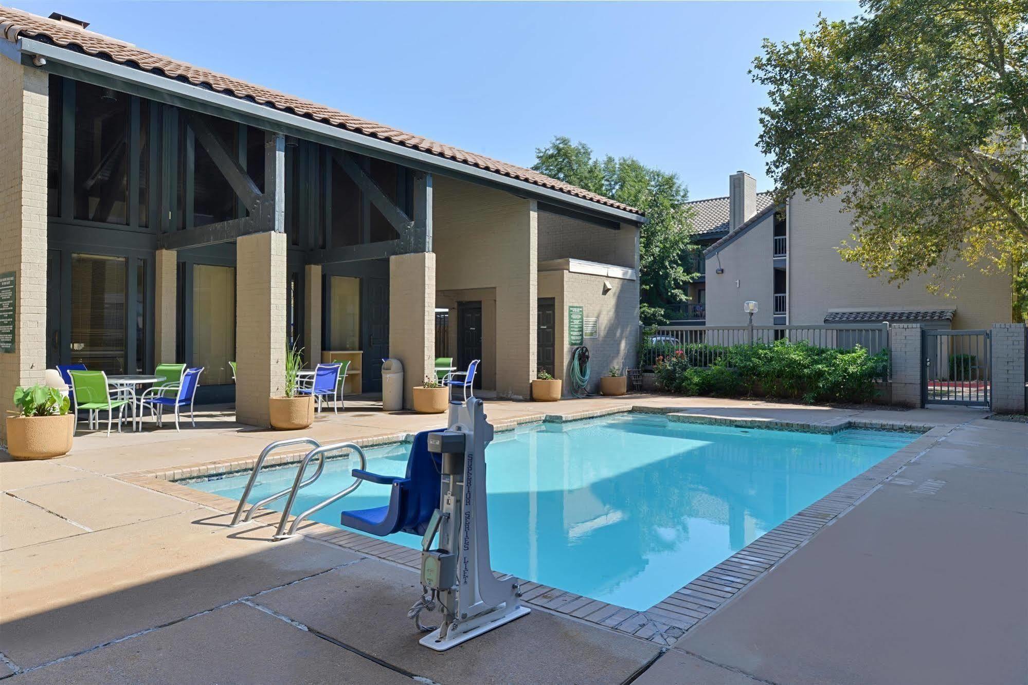 Americas Best Value Inn & Suites Extended Stay - Талса Екстер'єр фото